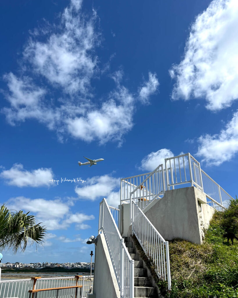 那覇空港が近く、離陸も圧巻